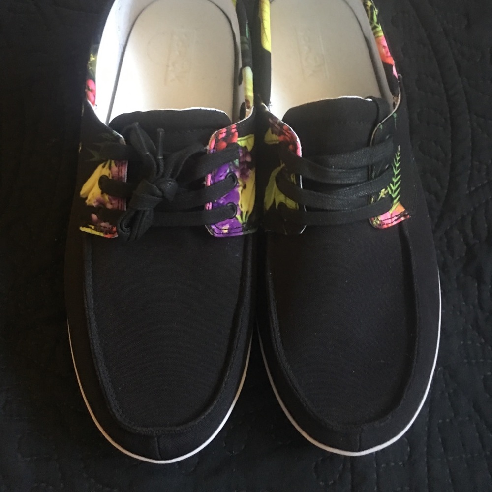 Sanuk shoes